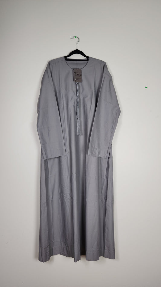 Elegant Omani thobe – traditional Emirati style for men – NZ, Australia & Fiji