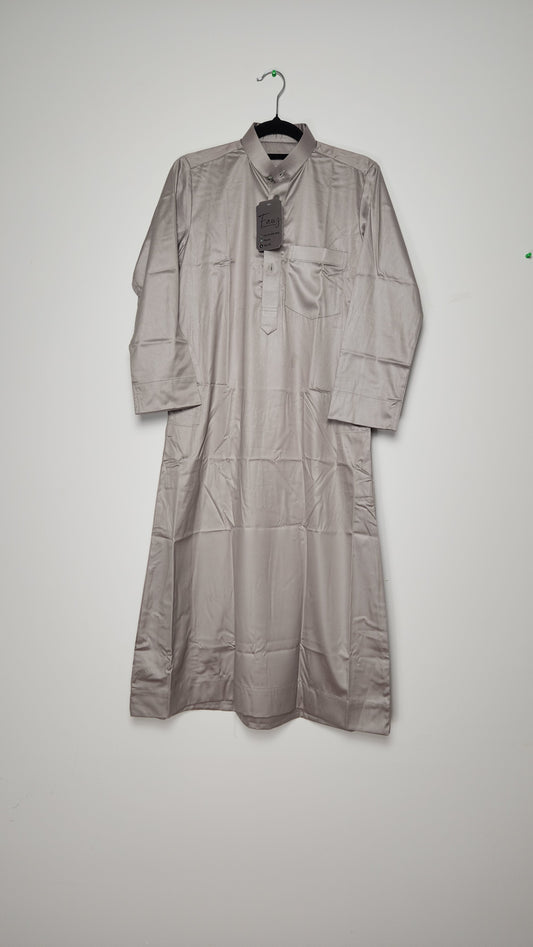 Fauz jubba thobe for men—crafted for cultural elegance and modest fashion, loved in UAE, Oman, Auckland, and Sydney.