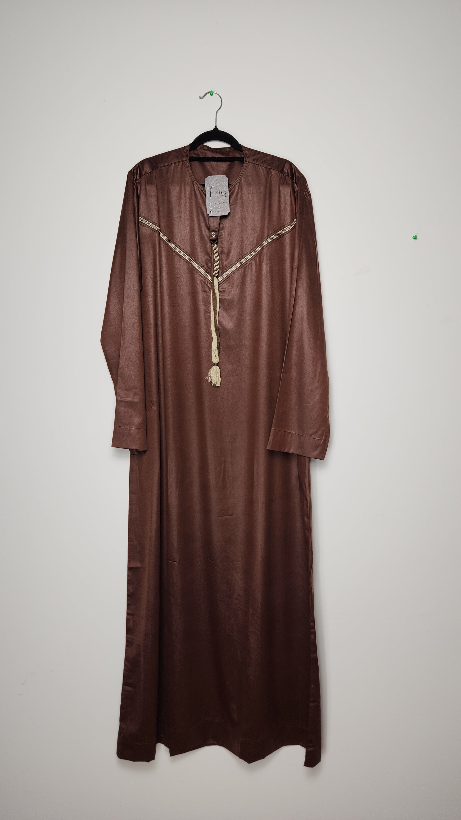 Elegant Omani thobe – traditional Emirati style for men – NZ, Australia & Fiji