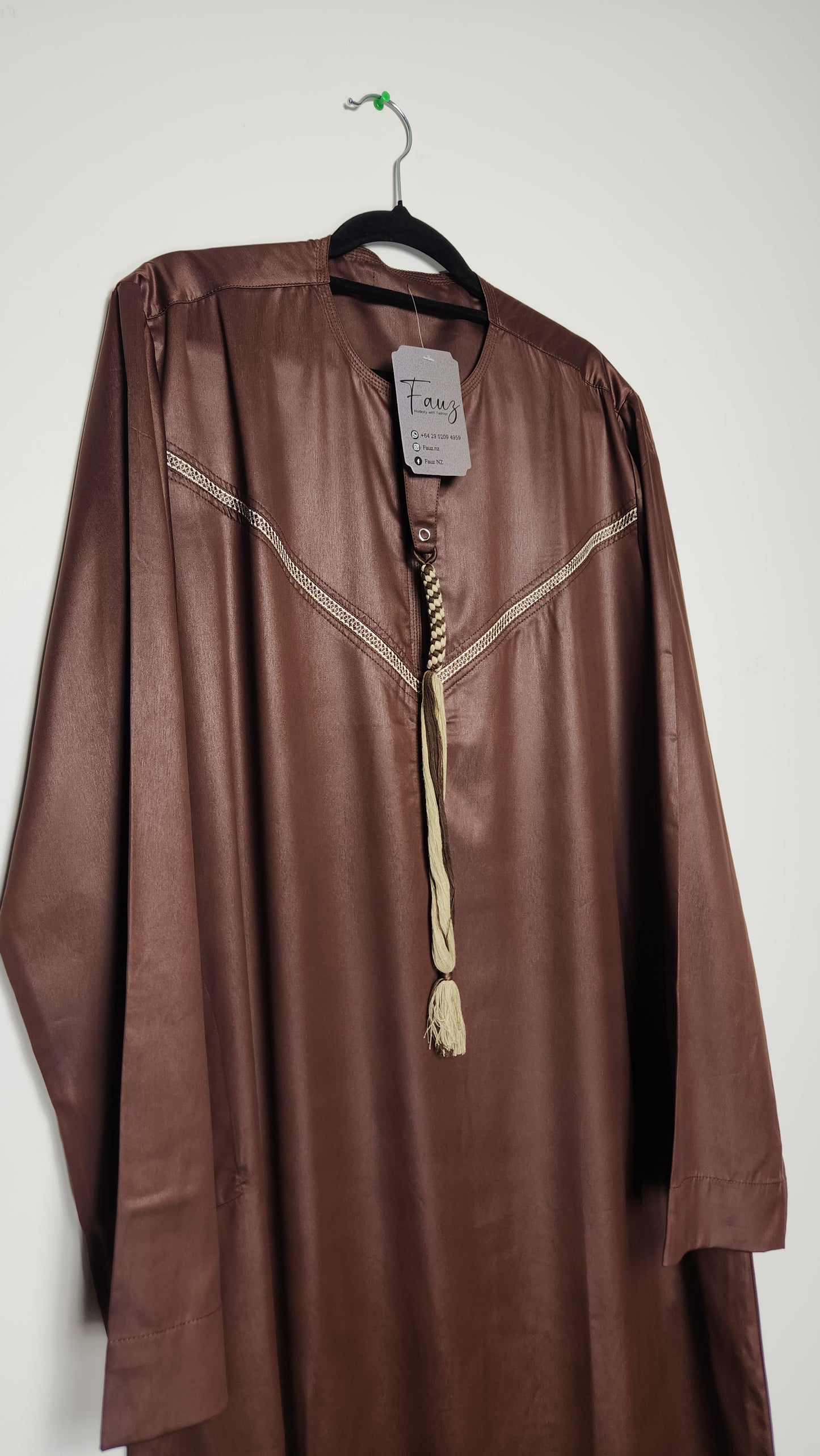 Elegant Omani thobe – traditional Emirati style for men – NZ, Australia & Fiji