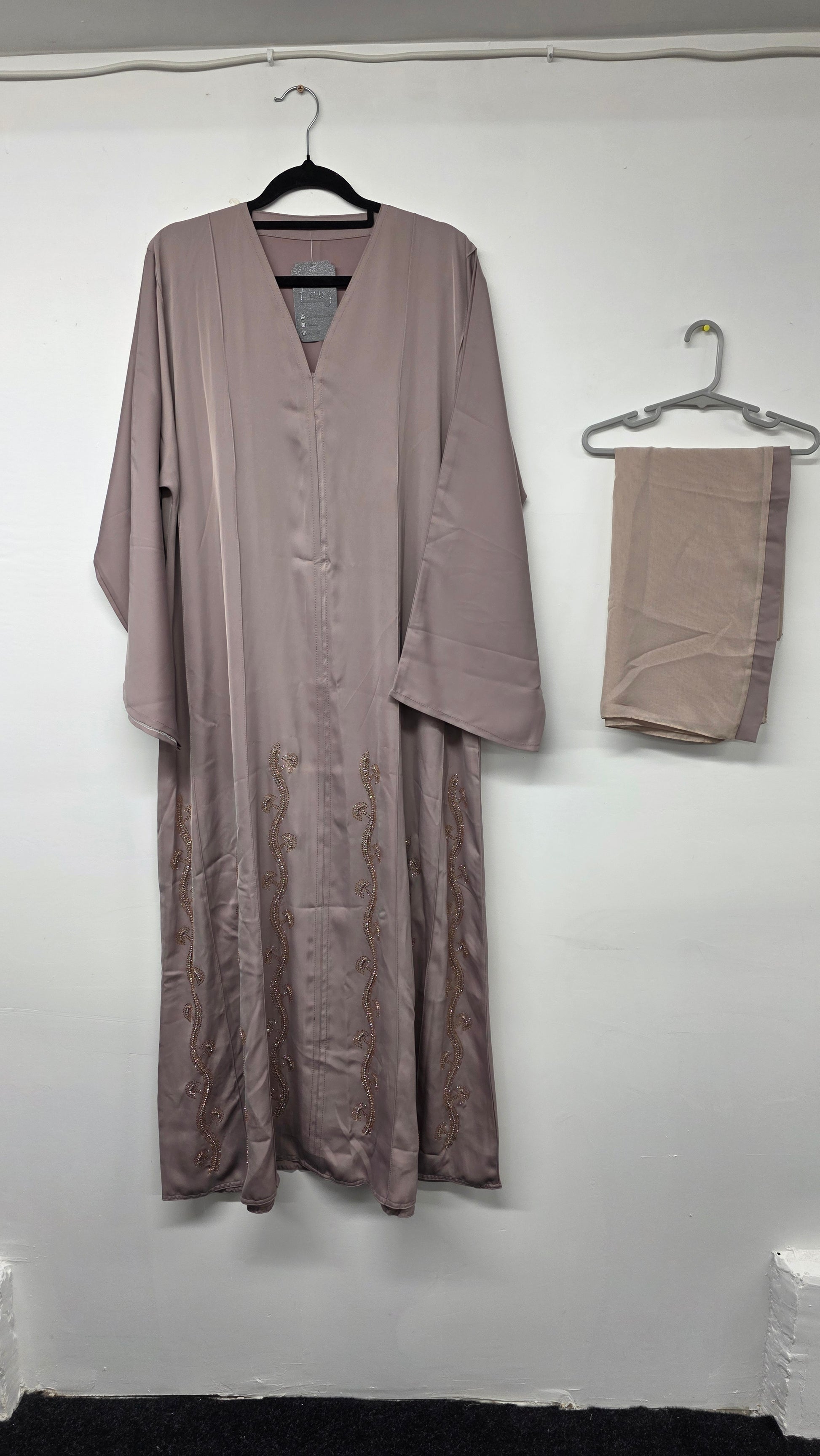Abaya - AI21